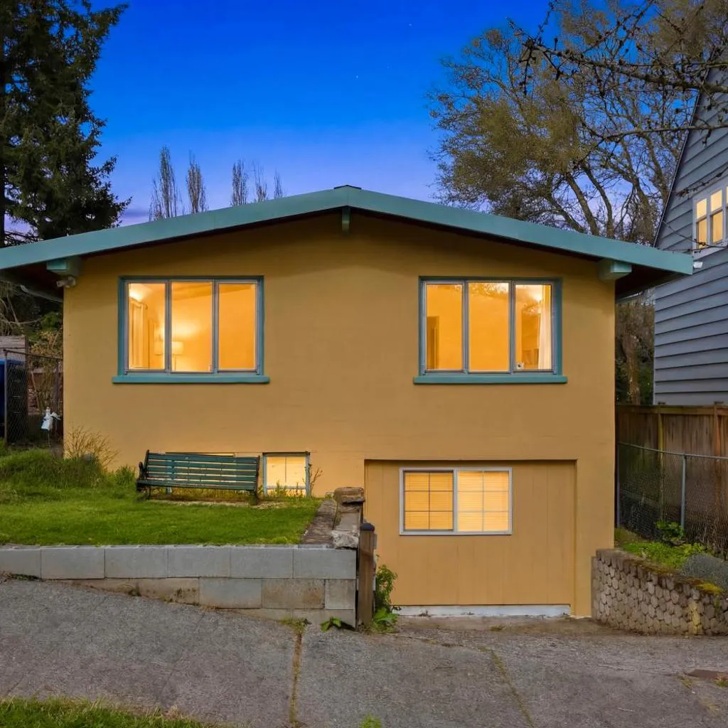 Photograph of Serene MidCentury Gem 5BR Madison Park & World Cup