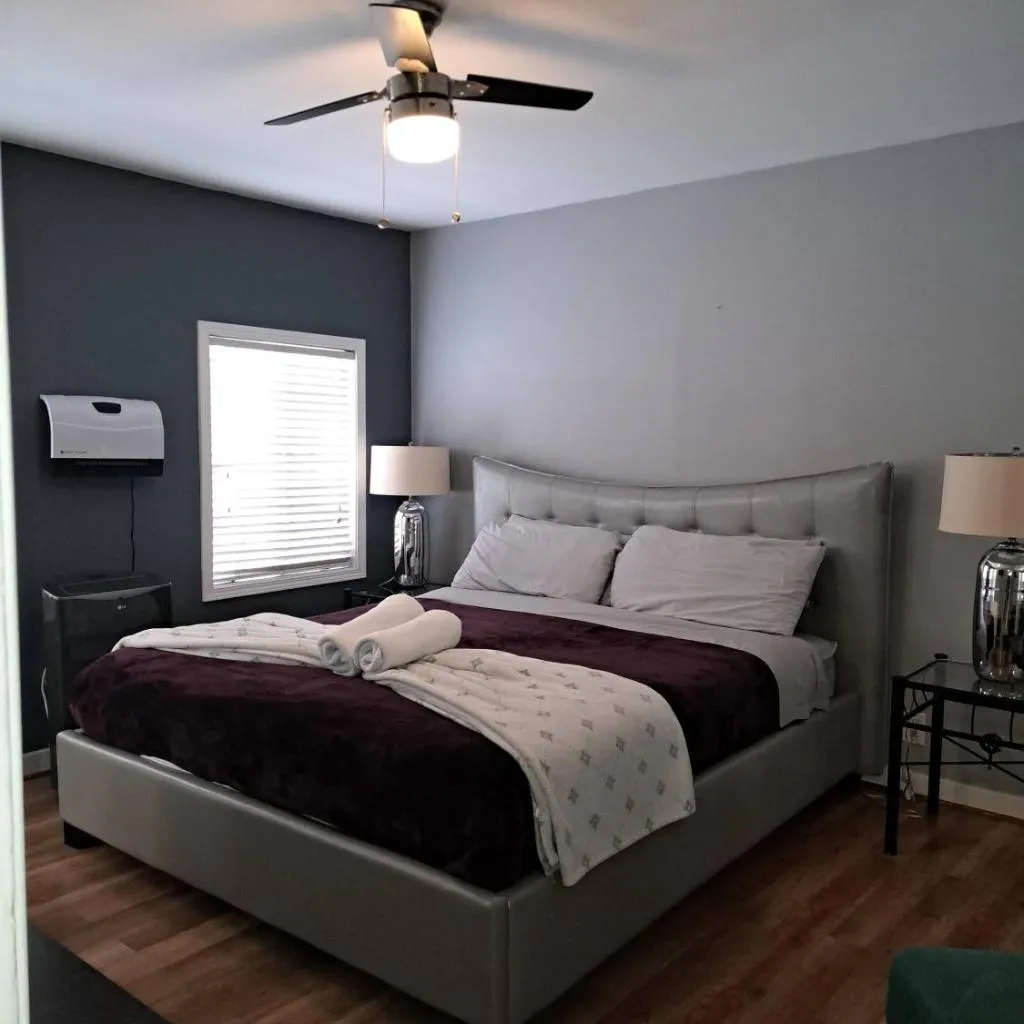 Photograph of Amazing 3 bedrooms with 3 bedroom apt in the center of Beverly Hills