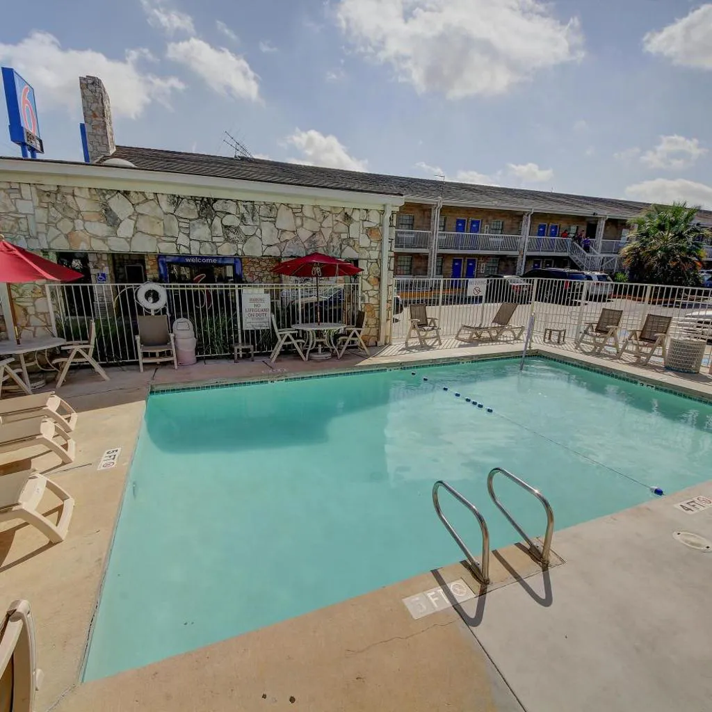 Photograph of Motel 6-San Antonio, TX - Northwest Medical Center