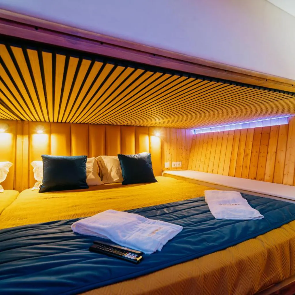 Photograph of SLEEPBOAT Golden Life Yacth Oporto in Douro