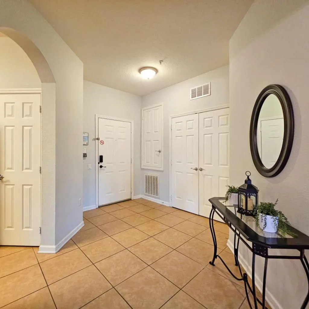 Photograph of 3Br 2Bath Condo Balcony 5min Conv Center 1410ft