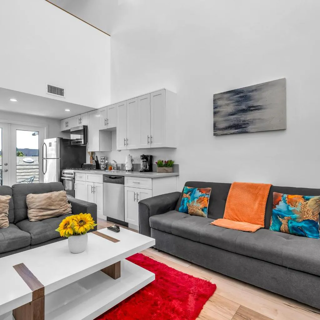 Photograph of Modern 1-Bedroom Loft Style With View Of Hollywood Sign