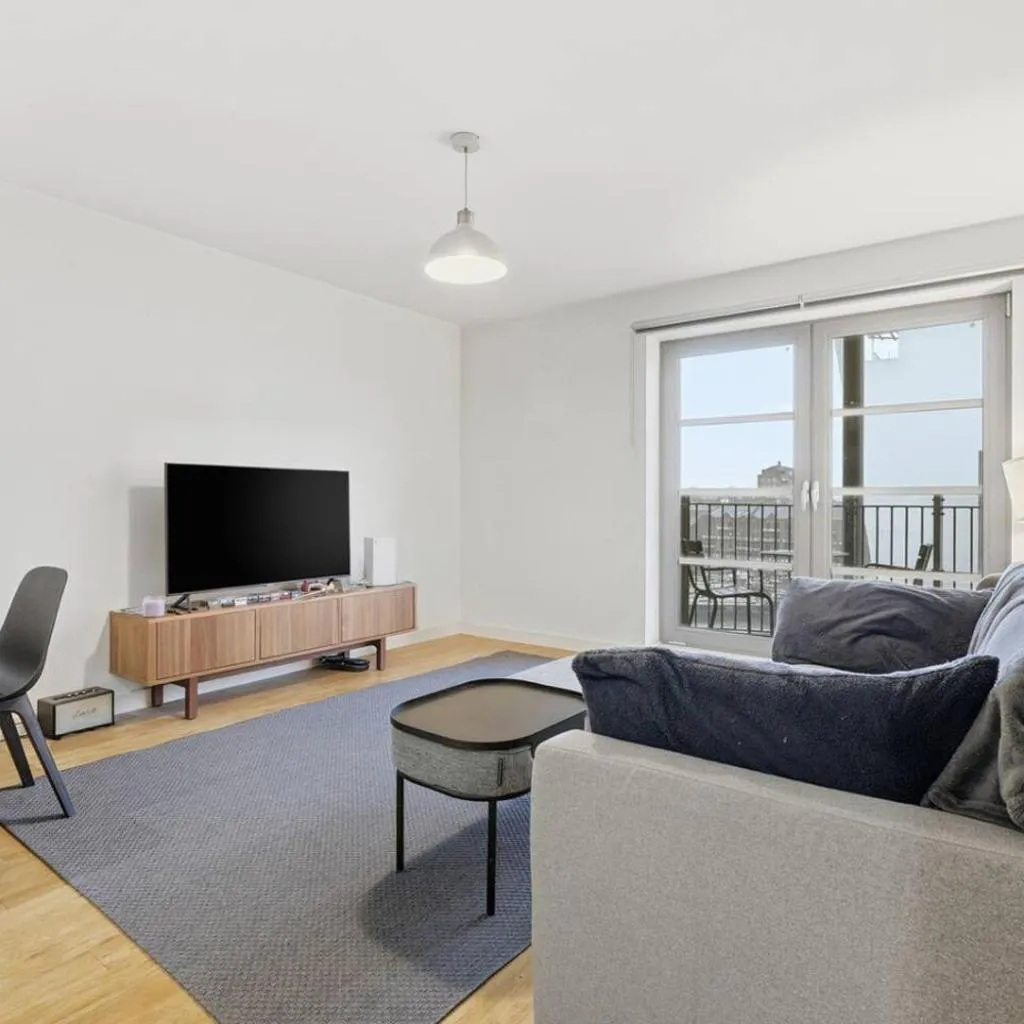 Photograph of Stylish Limehouse Flat 2 Min Walk to DLR