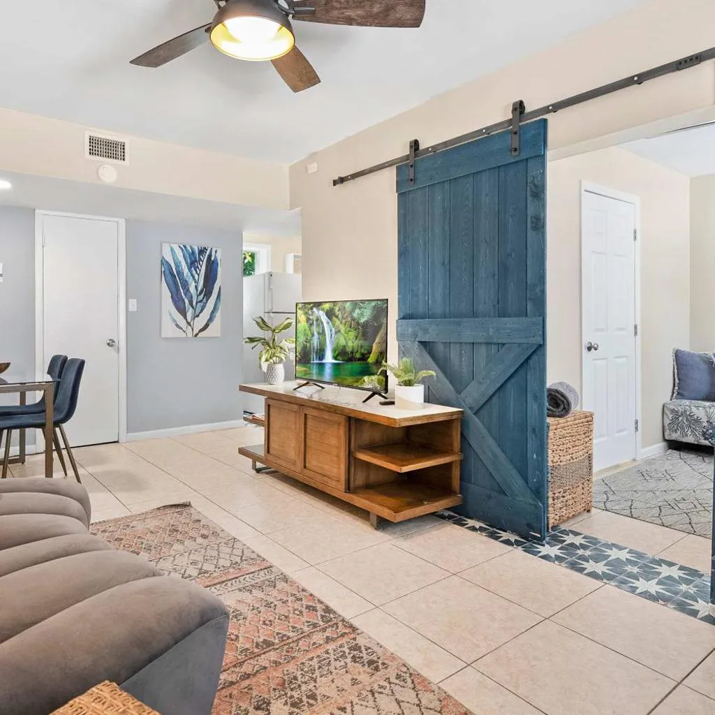 Photograph of The Peachy Pearl, Private Uptown Apartment, Dog Friendly