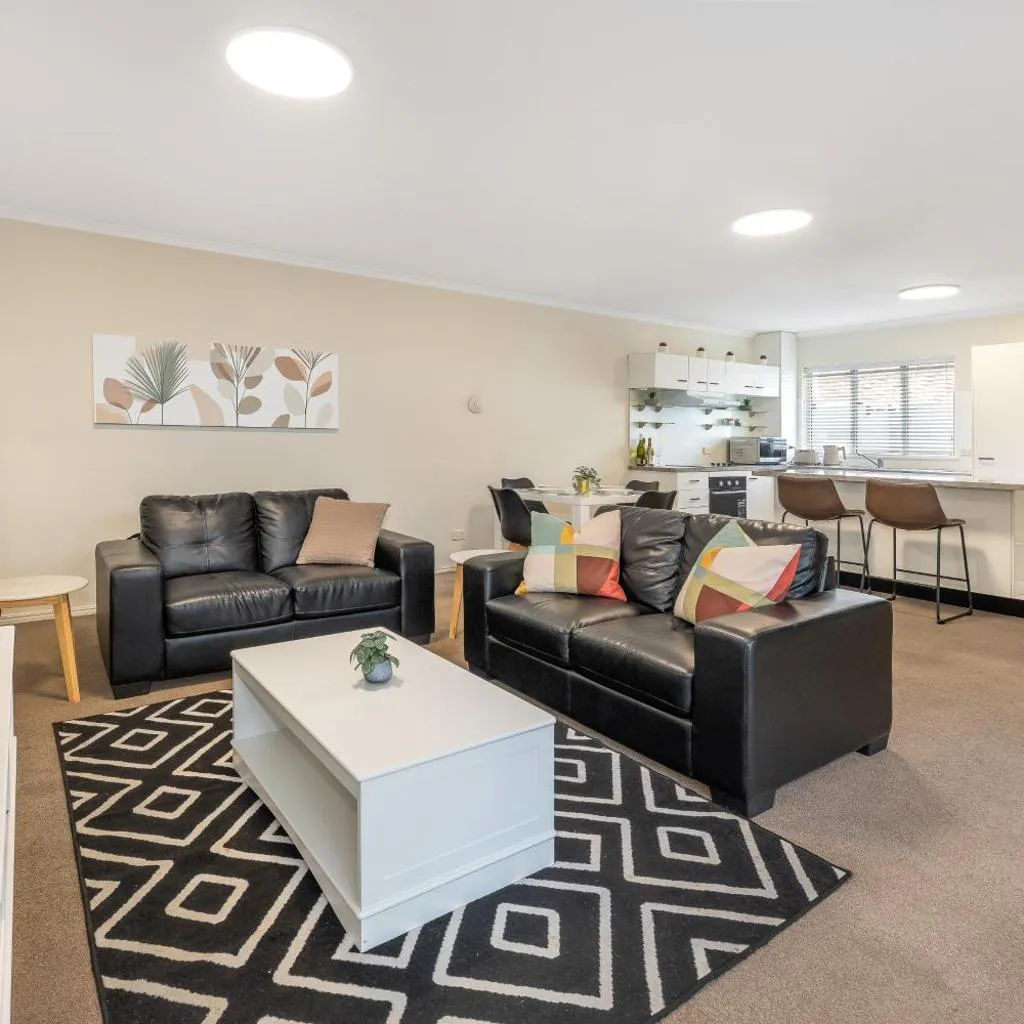 Photograph of Huge courtyard apartment with free parking - Walk to HSW, James St and Valley Mall