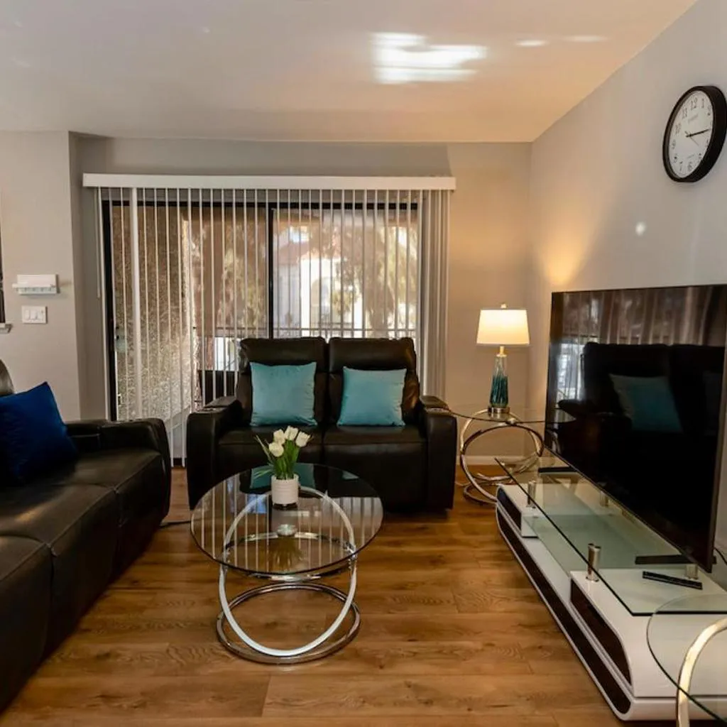 Photograph of Modern Pet-Friendly 2BR Near Strip & Chinatown