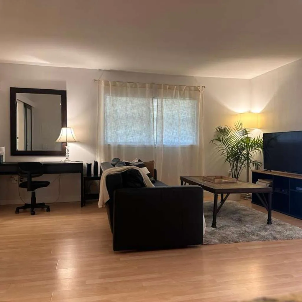 Photograph of Comfortable Central Escape 8 Minutes to Downtown