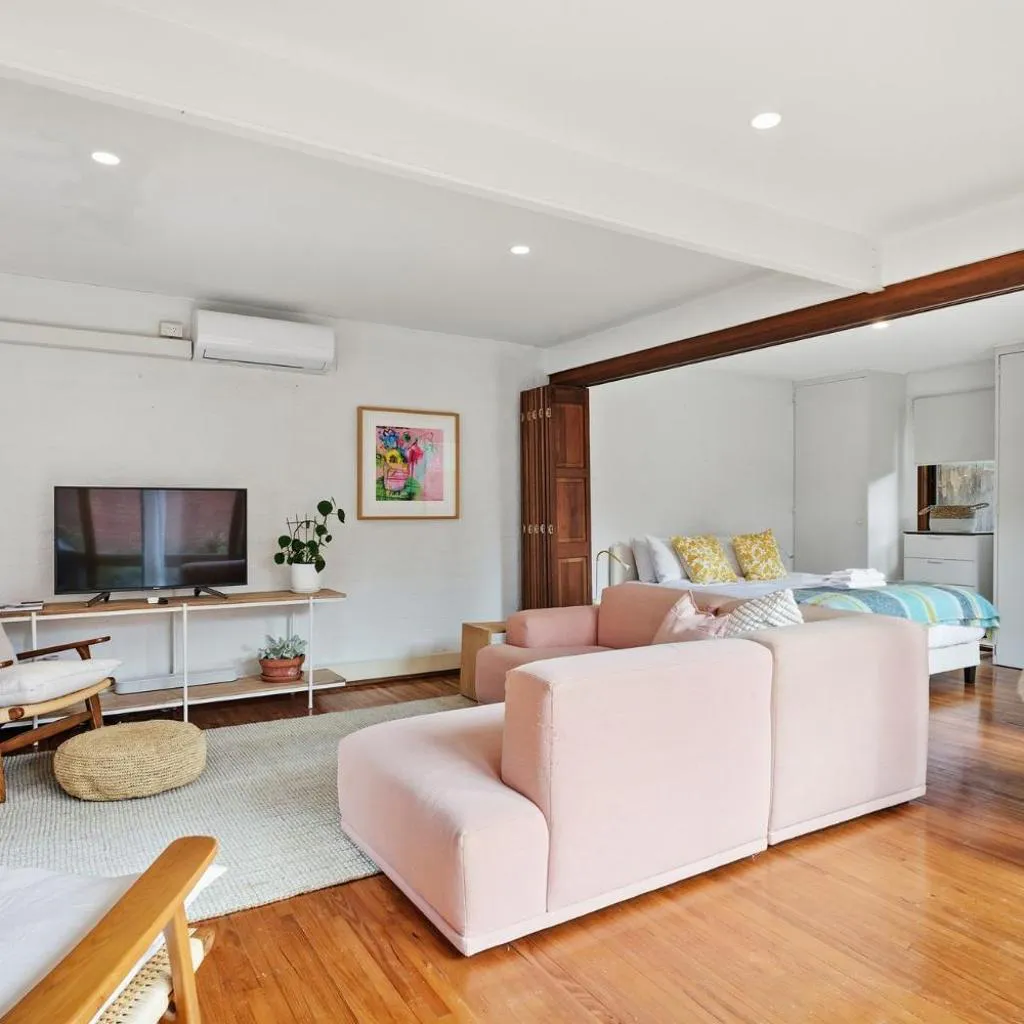 Photograph of The Albert Park Pocket - Stylish Stay with Parking