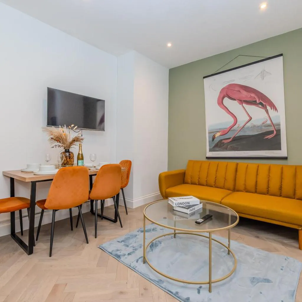 Photograph of 2 Bedroom Flat Next To Brighton Beach