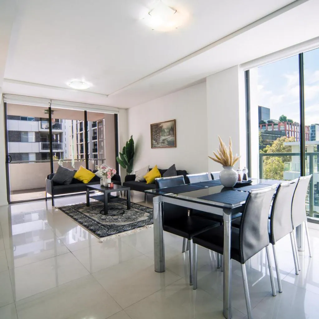 Photograph of Spacious 3BR, Walk to Train, 2 Free Parking