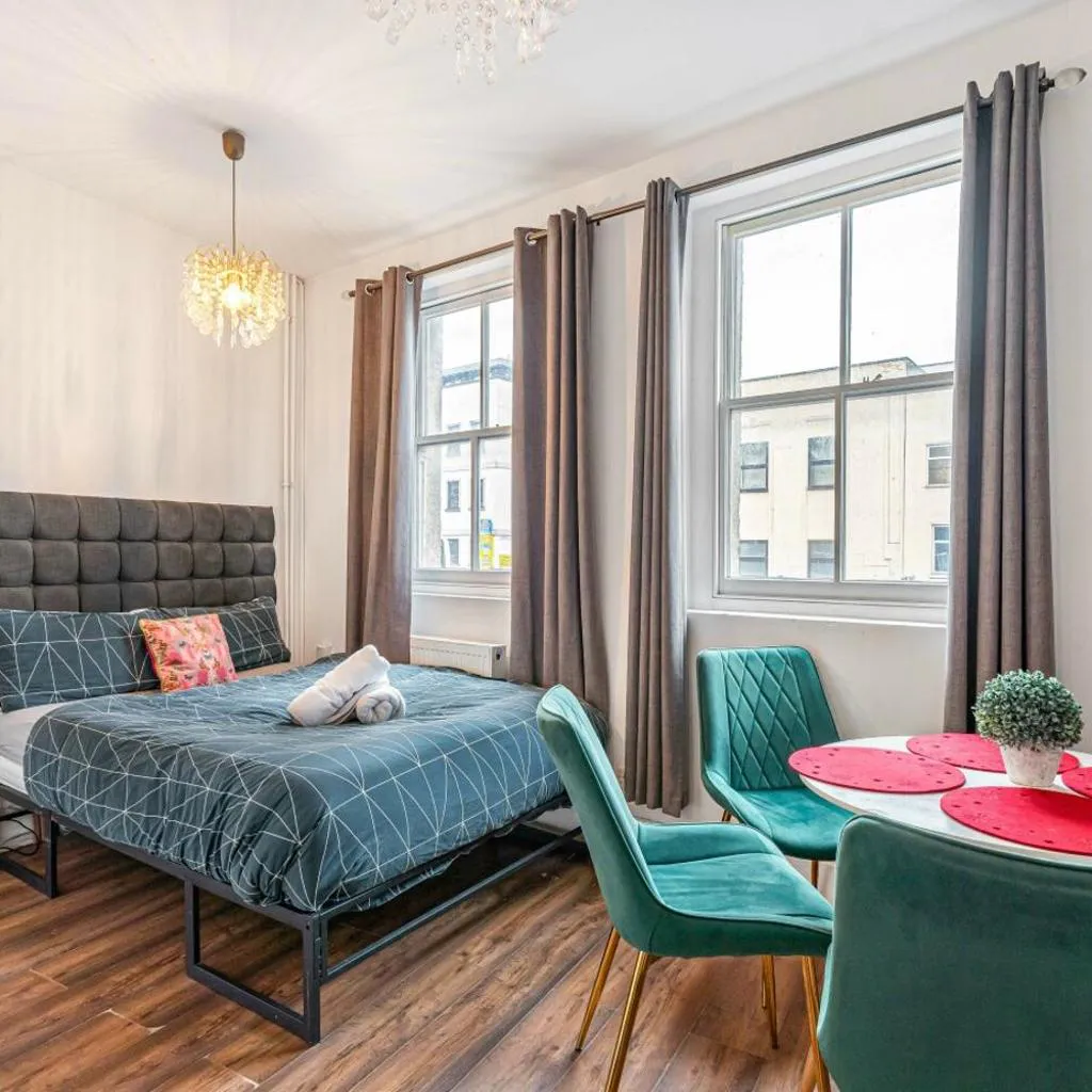 Photograph of Private Tower Bridge Studio flat with bathroom and kitchen