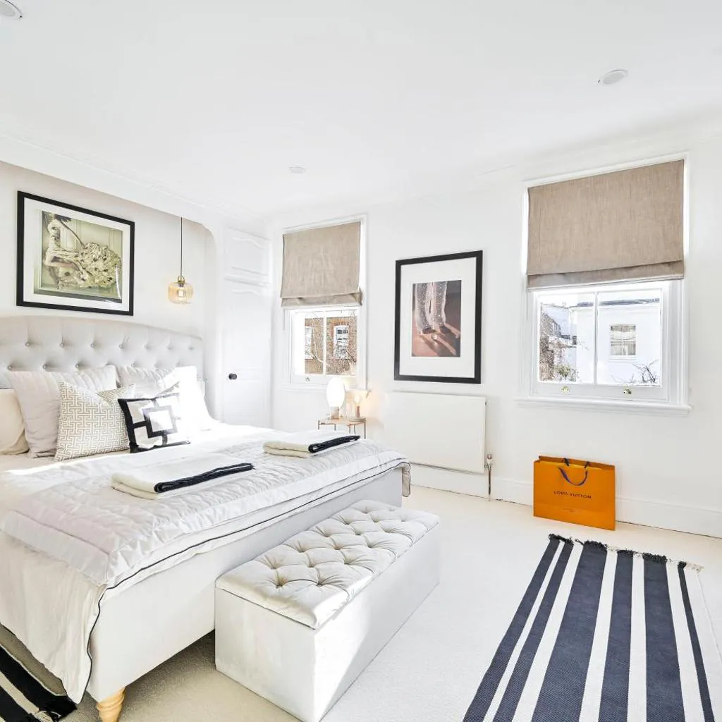 Photograph of 2 Bed Luxury Chelsea Townhouse Sleeps 5
