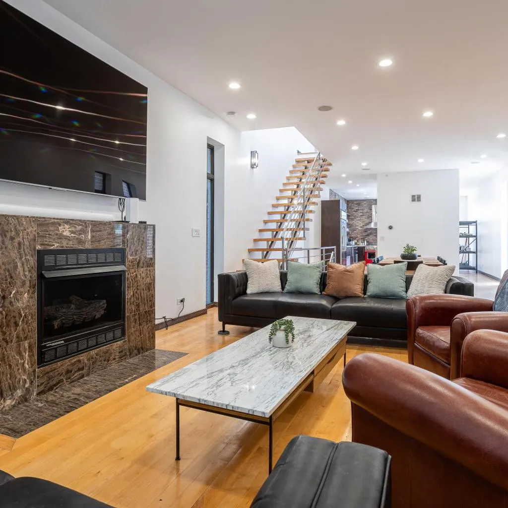 Photograph of 5-bedroom house in Pilsen near Medical District