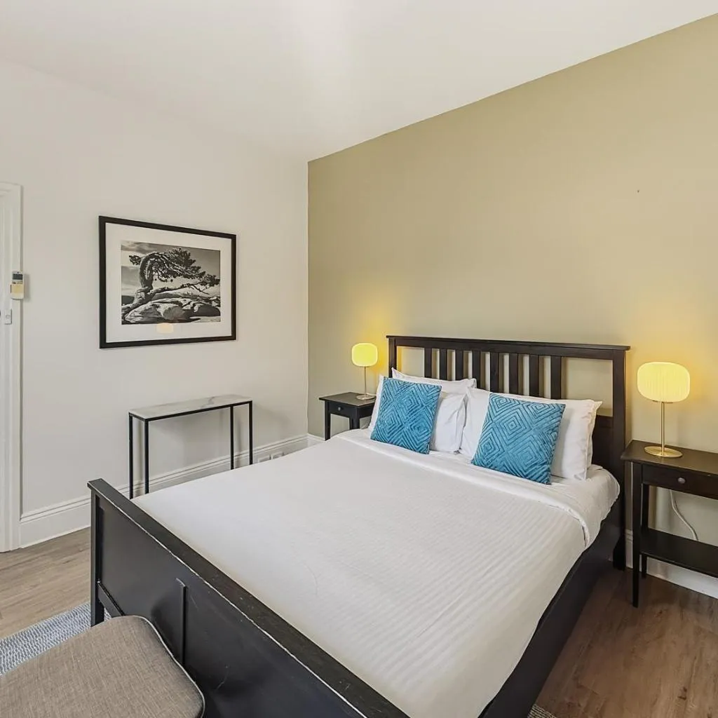 Photograph of Charming 1 bedroom, park adjacent. city 5 minutes