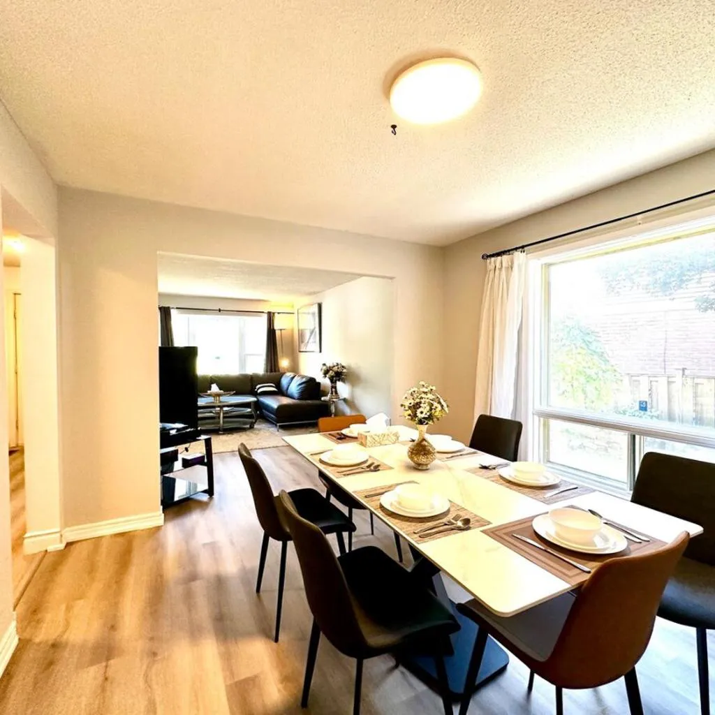 Photograph of Cozy and spacious vacation home in Toronto