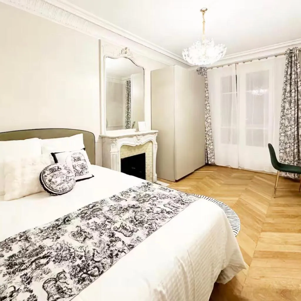 Photograph of Merveilleux appartement vue sur TOUR EIFFEL