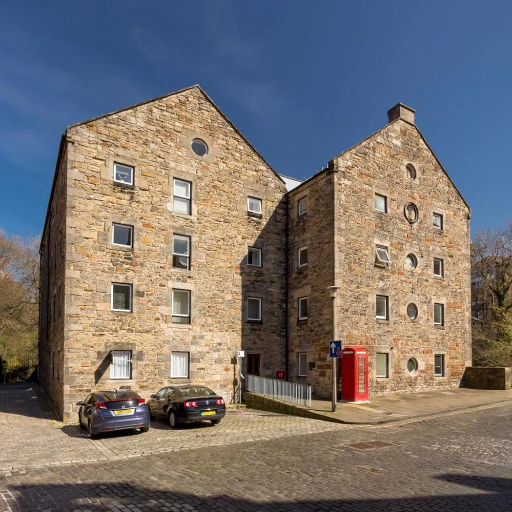 Photograph of Dean Path - 400