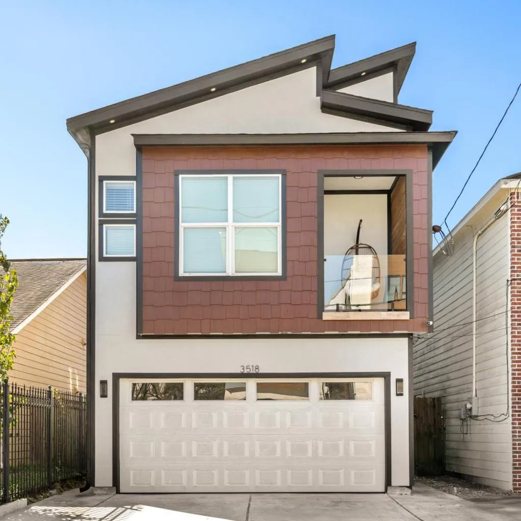 Photograph of 4BR En-Suite Townhome that is Near UH and Downtown