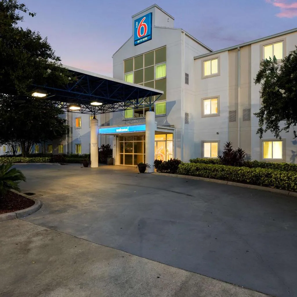 Photograph of Motel 6-Orlando, FL - International Dr