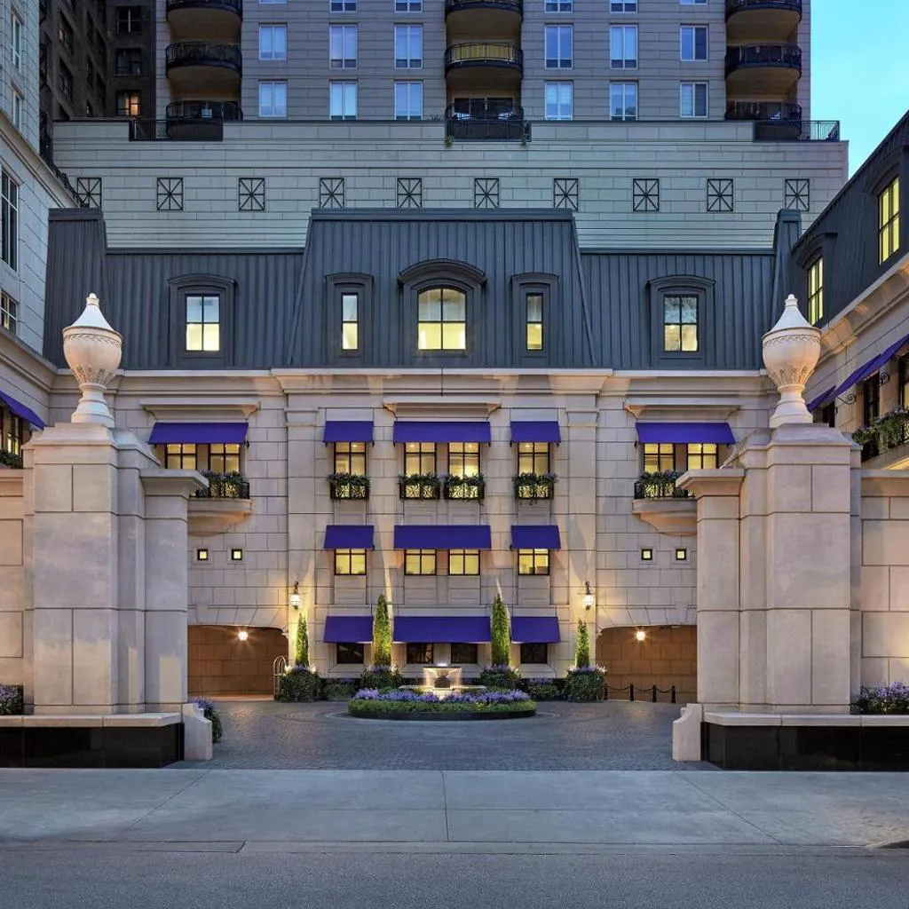 Photograph of Waldorf Astoria Chicago
