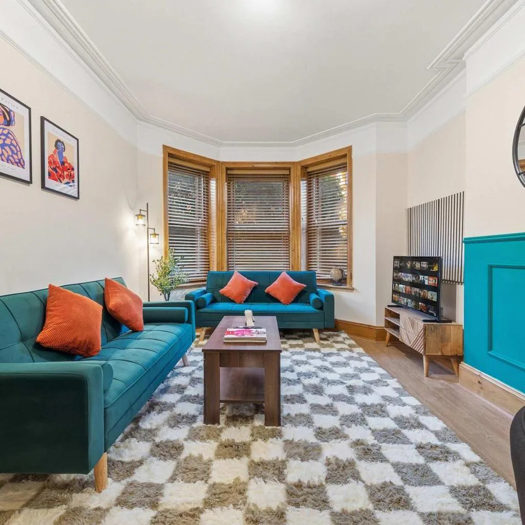 Photograph of Maida Vale Apartment Sleeps 8 2 Min Walk from Maida Vale Station Weekend Parking Shared Garden