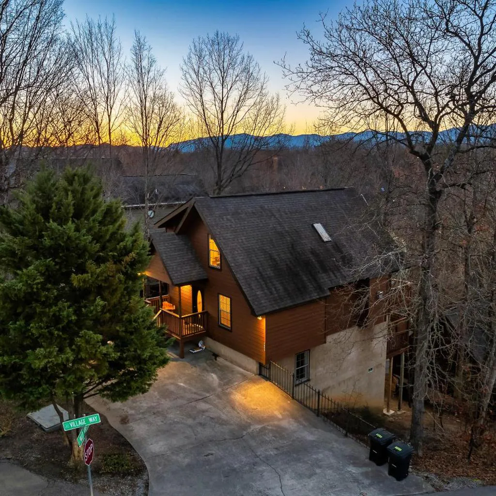 Photograph of Spacious, 3 Kings, Games ,Hot Tub, Game Room, HOA Pool