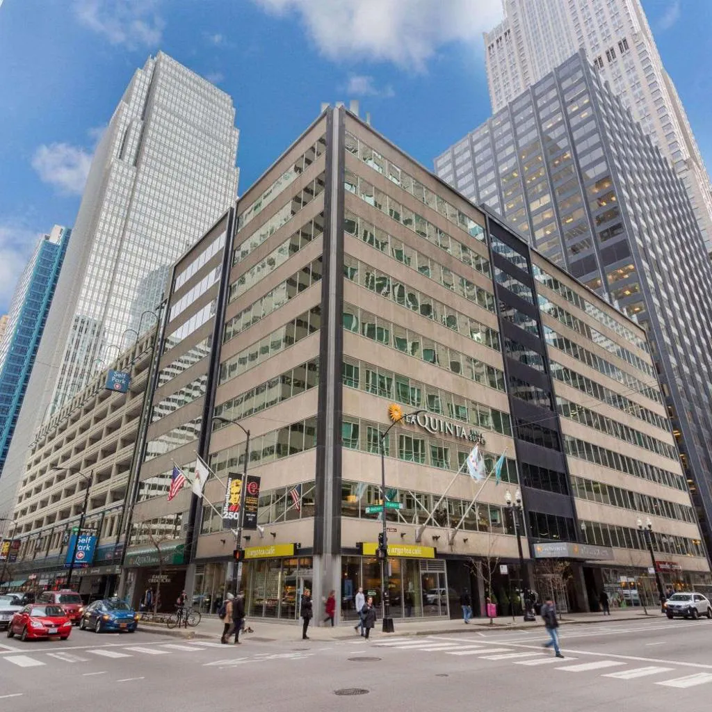 Photograph of La Quinta Inn & Suites by Wyndham Chicago Downtown