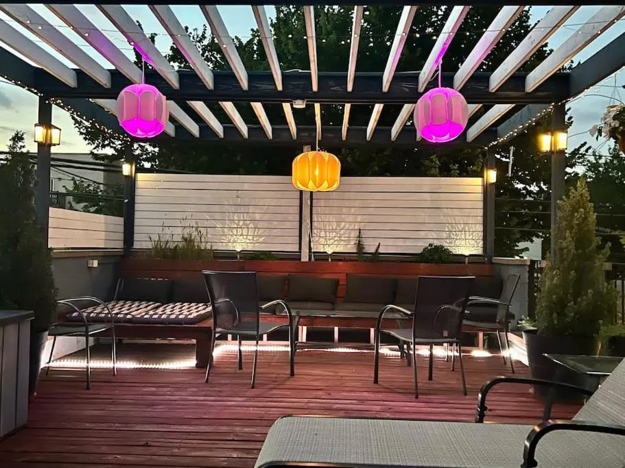 Photograph of The Banksy-Free Parking -4 bedroom w King bed- Firepit Rooftop near United Center