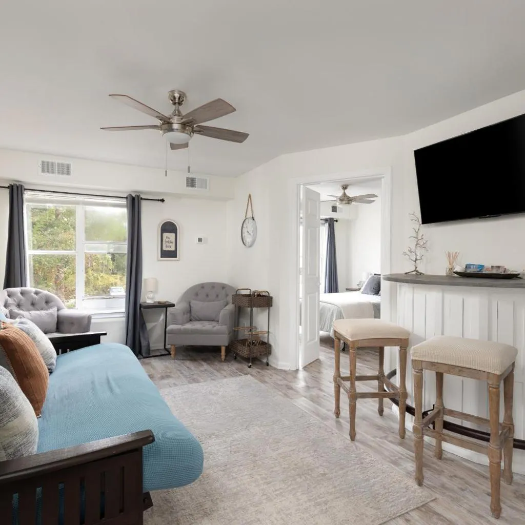 Photograph of 3 Mi to Miramar Beach! Chic Condo w/ Pool Access