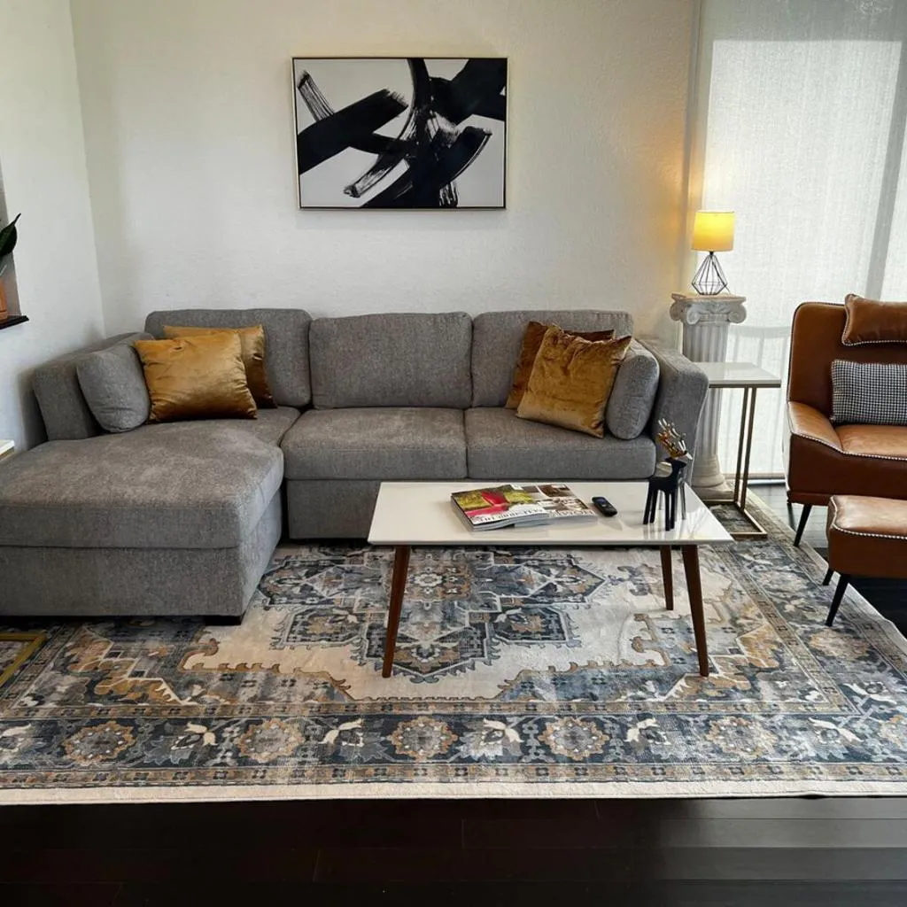 Photograph of Tree Top Retreat! Private & close to 5th Ave!