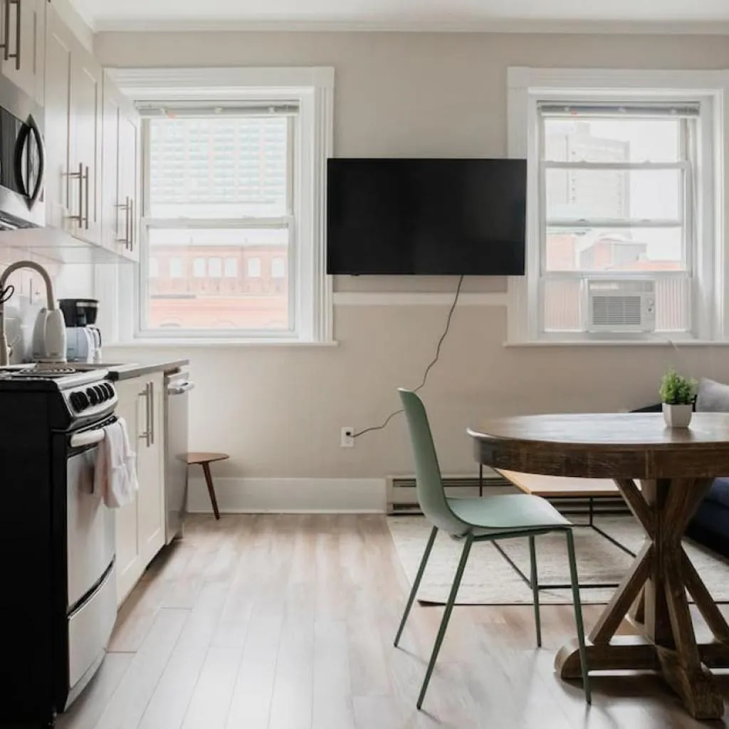 Photograph of Centrally located 1bed Newbury Street