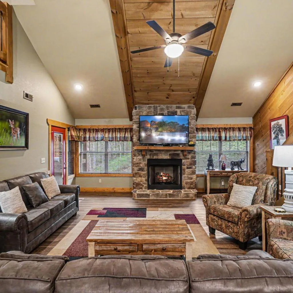Photograph of Ivie Holler – Cozy 3-Bed Mountain Chalet with Game Room, Hot Tub, Resort Pool