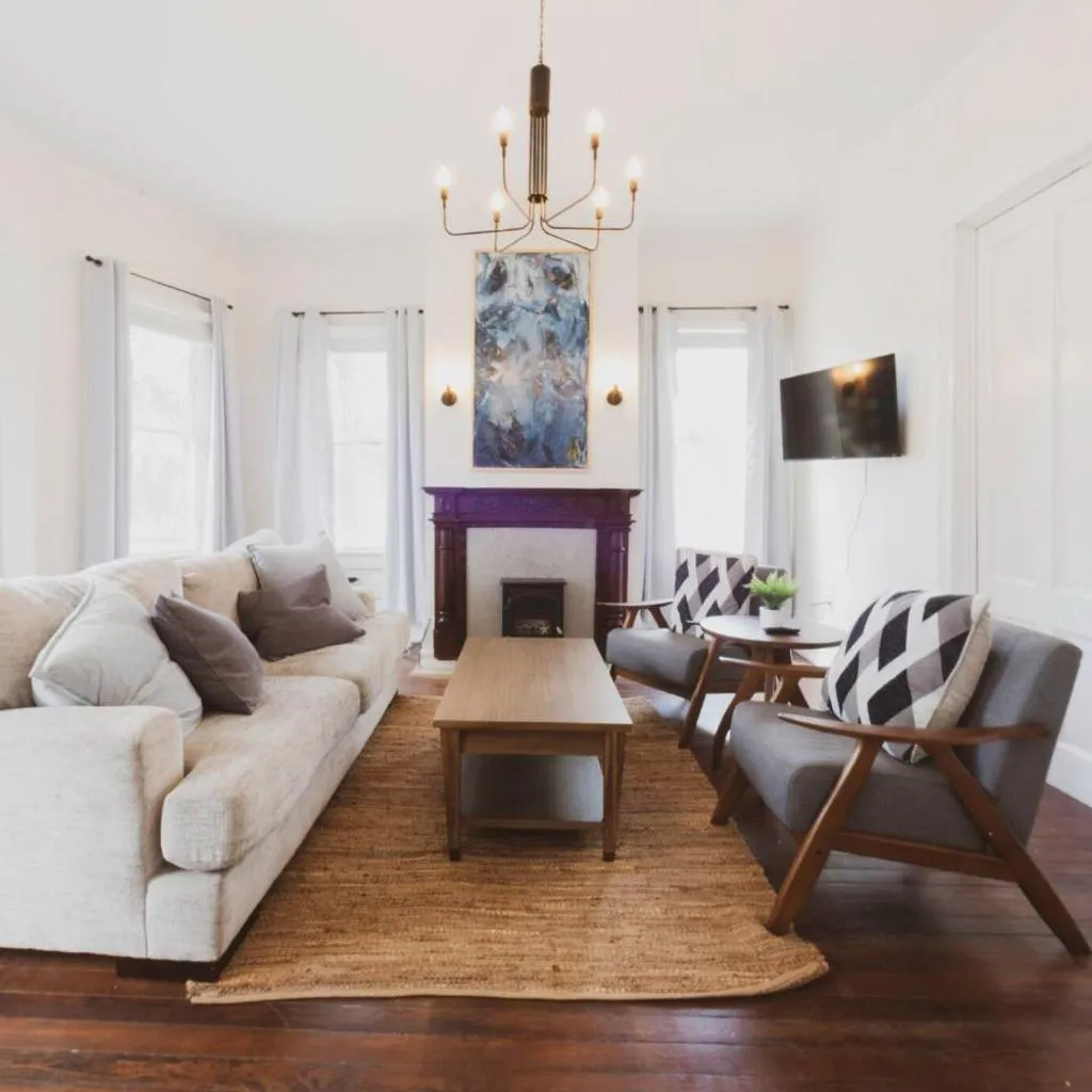 Photograph of 3BDR Modern Downtown Gem Walk to Forsyth Park!