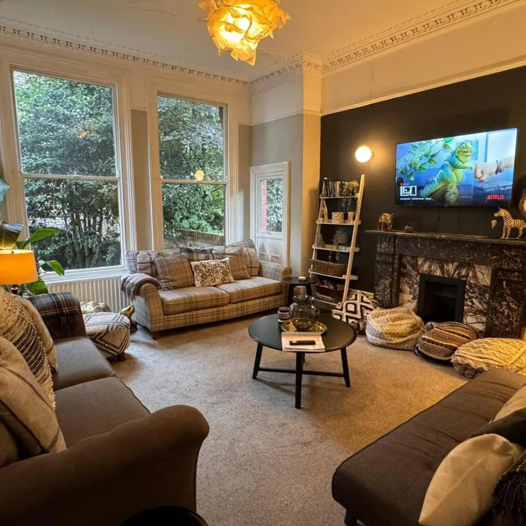 Photograph of Deluxe Huge Detached House with Parking, sleeps up to 30 people, 2m from Liverpool City Centre
