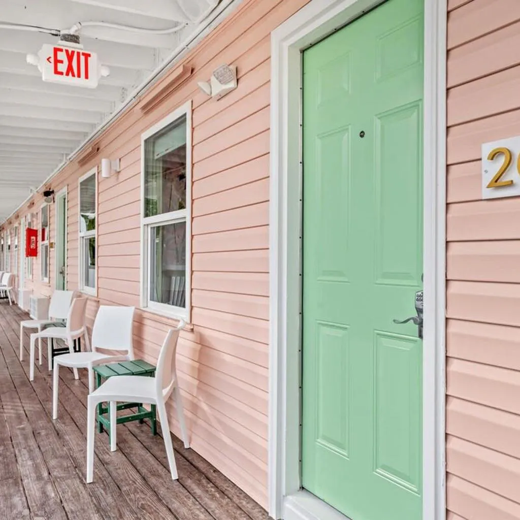 Photograph of TreeHouse Lodge Walk to Beach Pet-Friendly 204