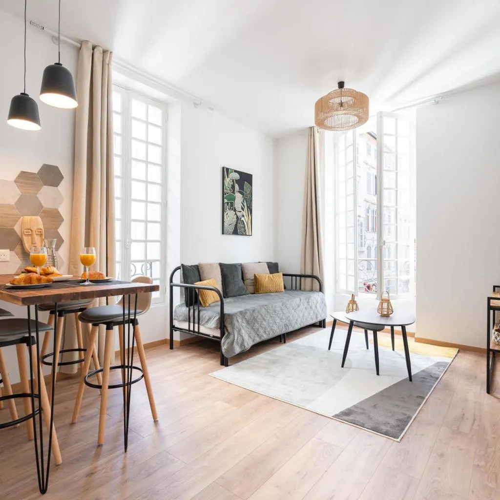 Photograph of Les Petits Pavillons Appartements Standing 1 chambre 4 pers Clim Vieux-Port
