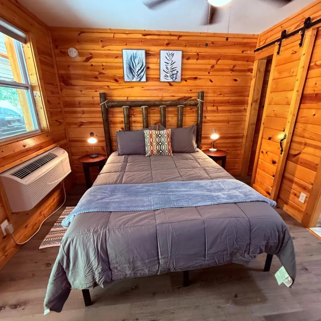 Photograph of Warm and Cozy Studio Haven 10 Minutes from Dollywood and Pet Friendly