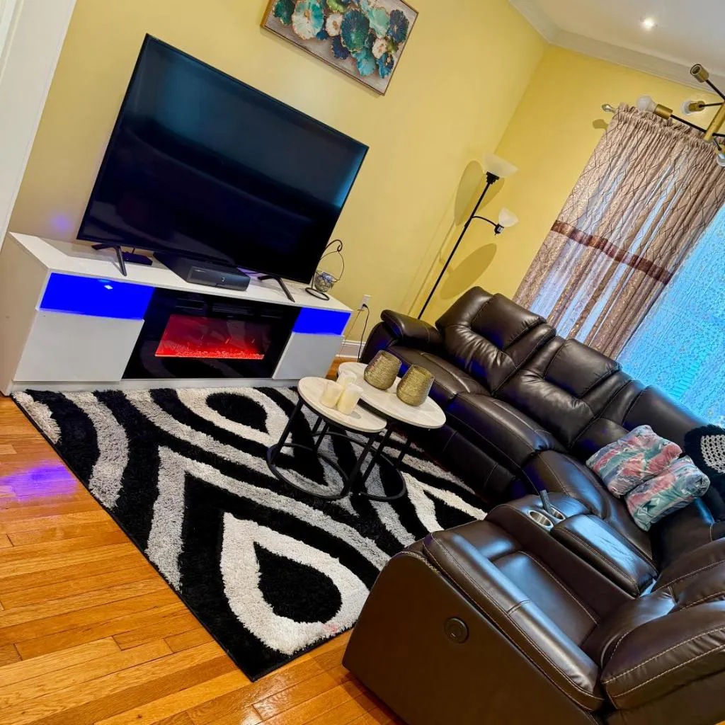 Photograph of Paradise Cove Oasis 4 bedroom in central BOSTON