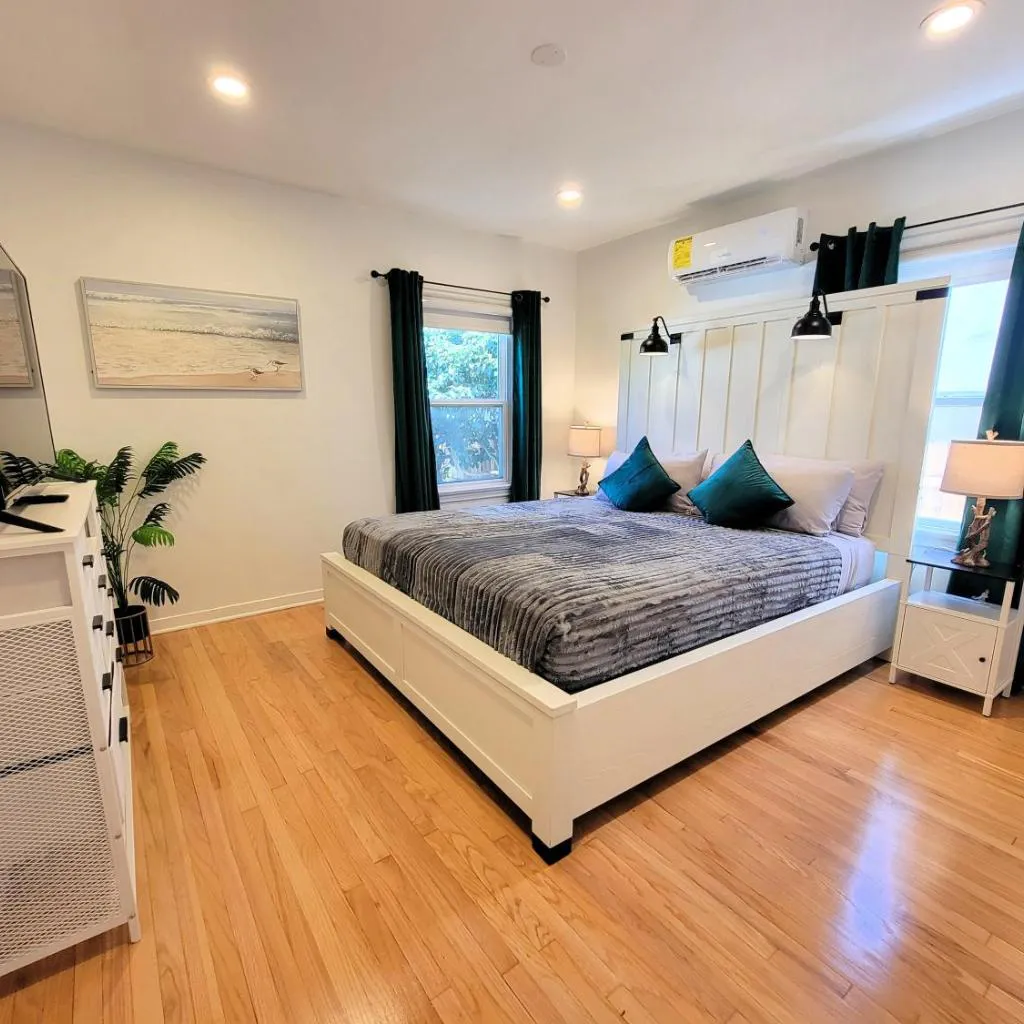 Photograph of Private and large 2 bedroom house with Pool table, backyard and office near attractions