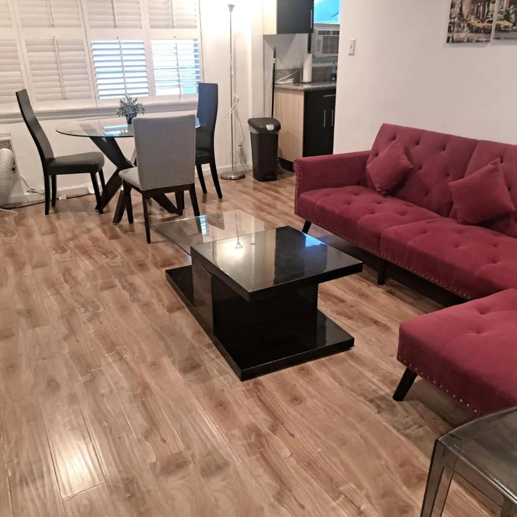 Photograph of 1 bedroom spacious apt in Beverly hills