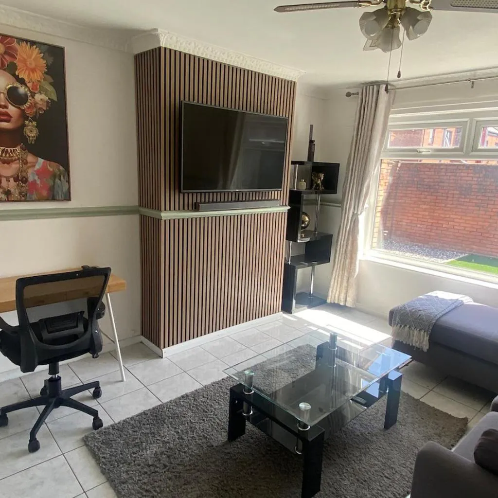 Photograph of Comfortable 3-Bed Terrace - Manchester