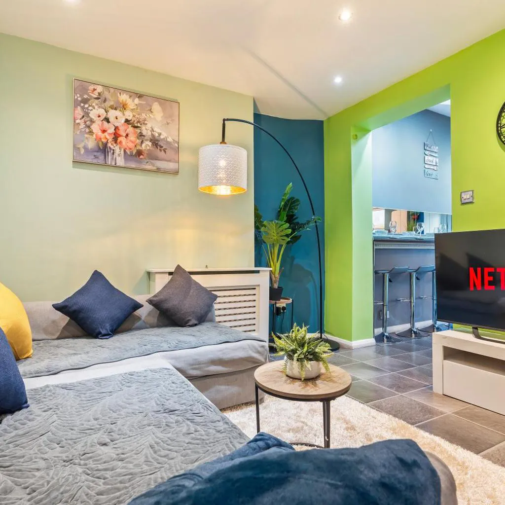 Photograph of Spacious 4BR Home In Brixton with Garden