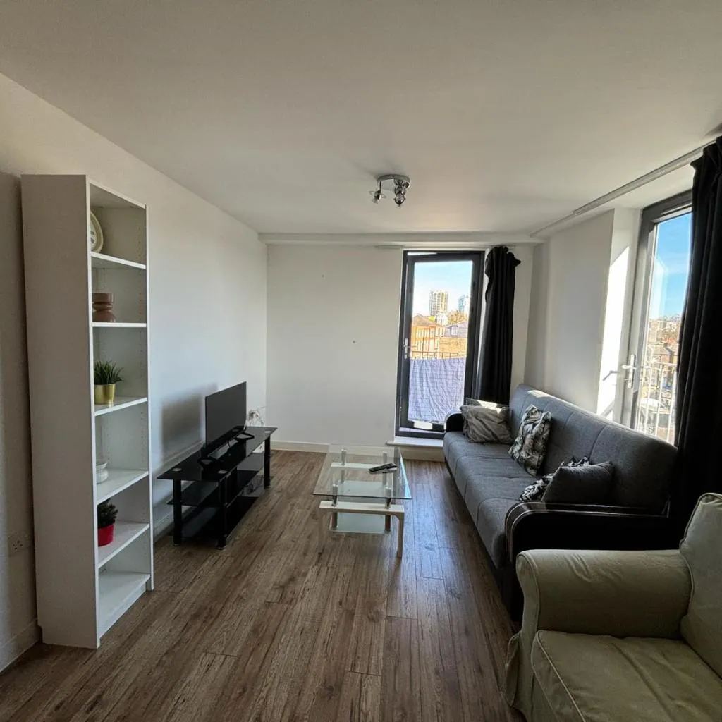 Photograph of 4 Bed Balcony Greenwich Retreat