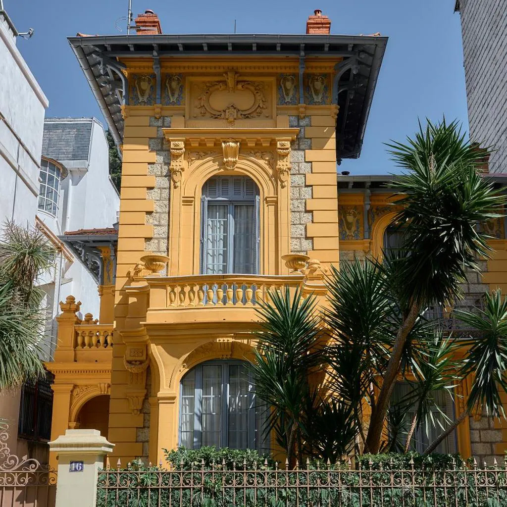 Photograph of Maison des Barons