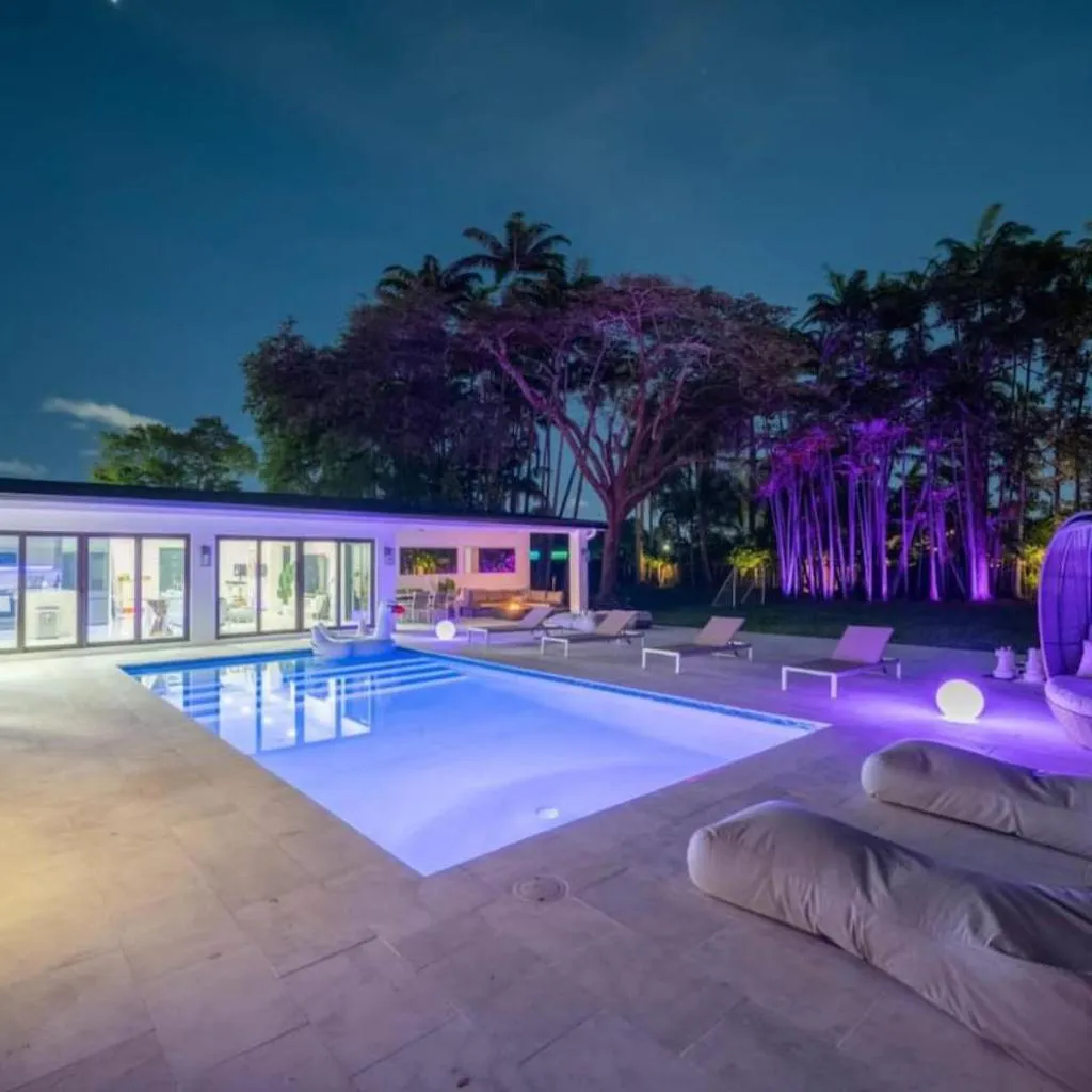 Photograph of Luxury Villa Azure with Heated Pool 20 minutes to Beach