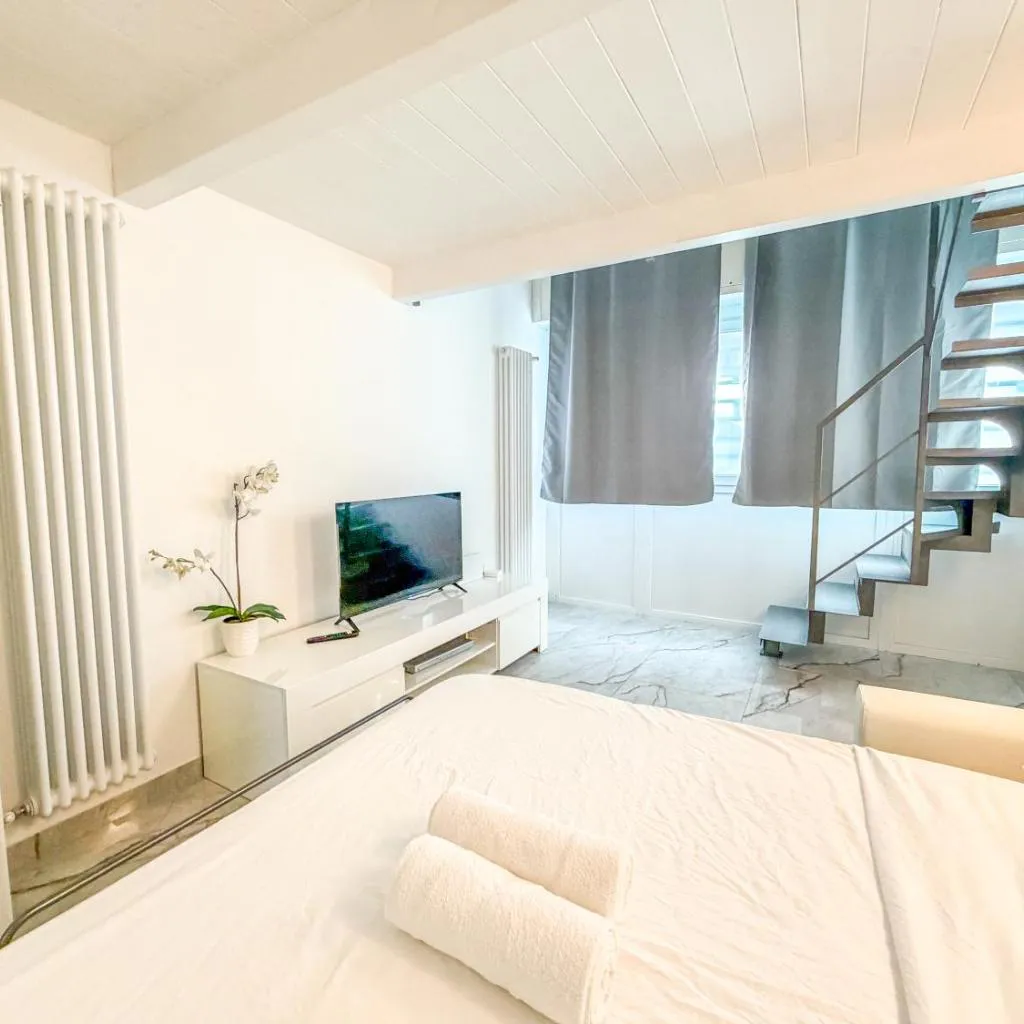 Photograph of Accogliente Loft su Due Livelli a Milano - Metro M1