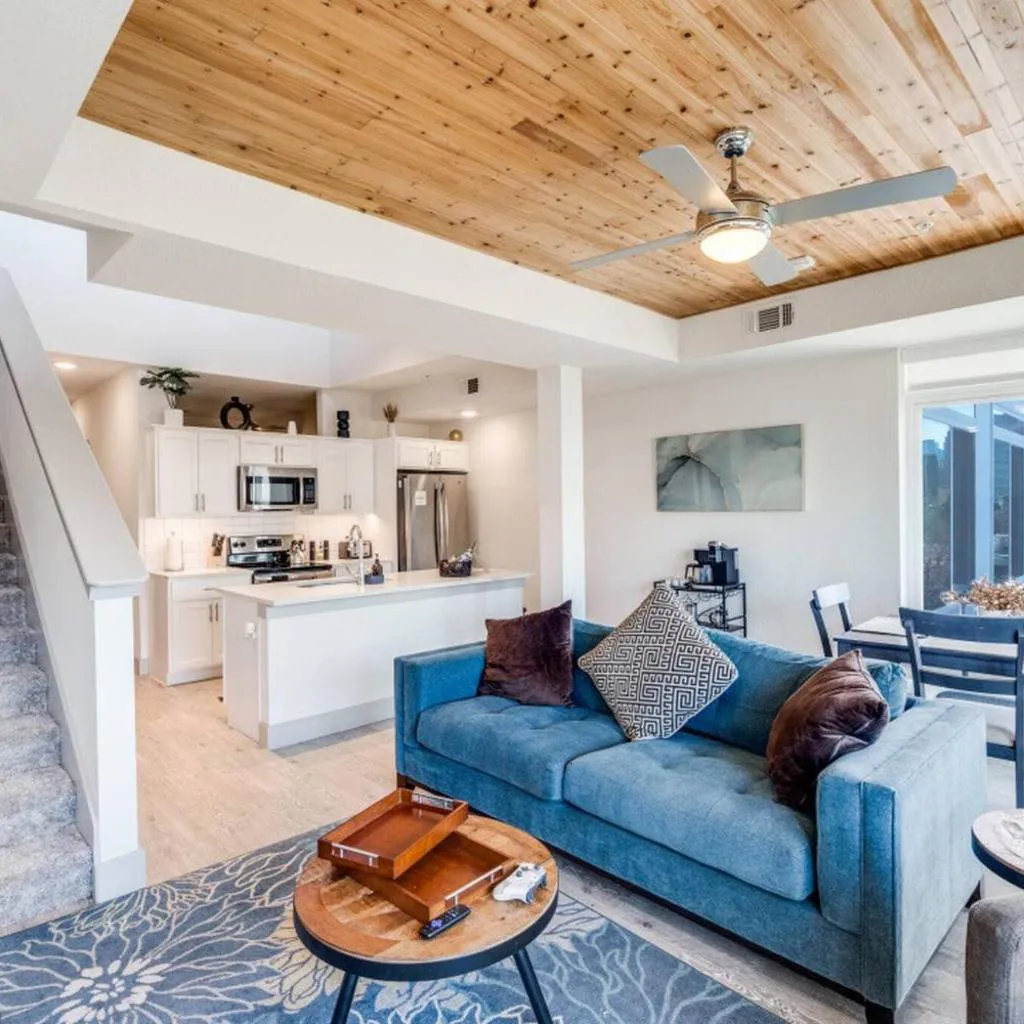Photograph of Riverwalk Penthouse Skyline Views RSV Parking Pet Friendly Free parking