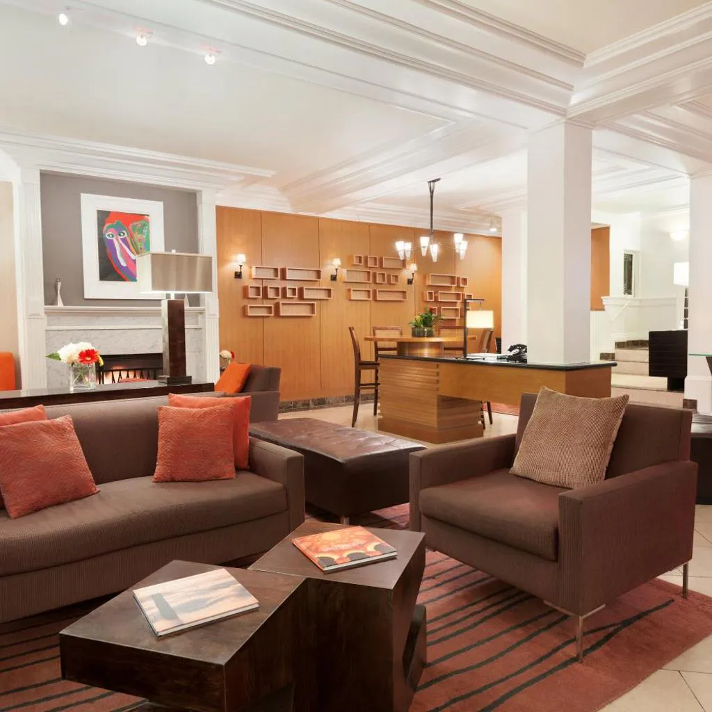 Photograph of Executive Hotel Vintage Court