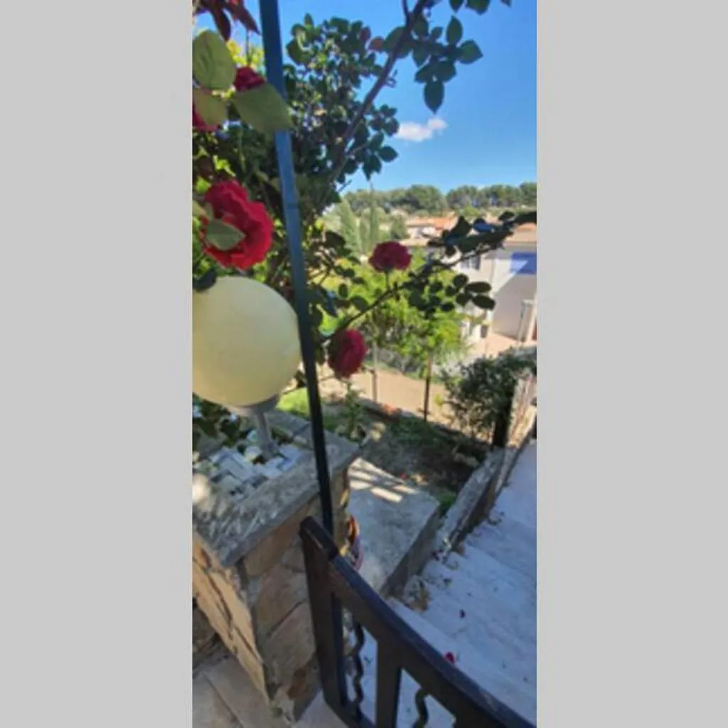 Photograph of studio entre vallée colline et soleil marseillais