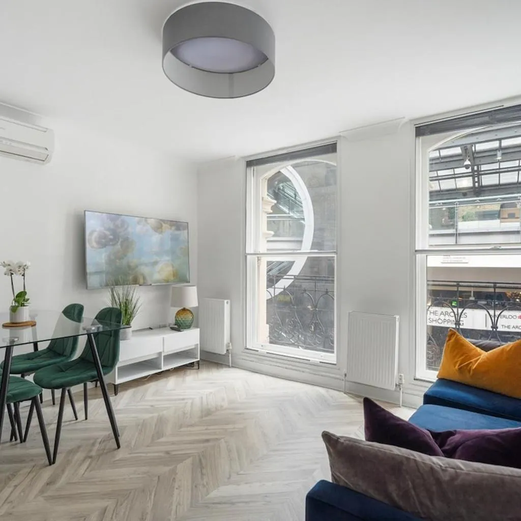 Photograph of Modern Apartment Charing Cross - Aircon